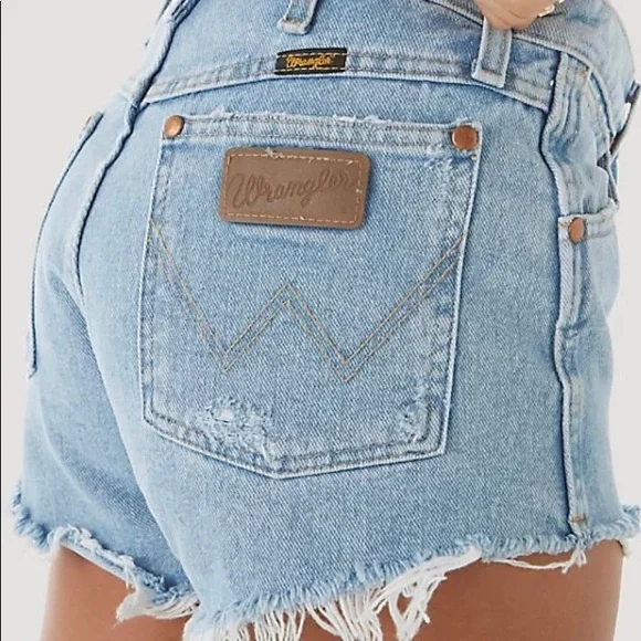 Wrangler Shorts Wrangler Womens Reworked Short In Light Stone
